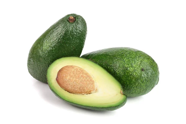 Aguacate entero y medio aislado sobre fondo blanco de cerca. Vista superior — Foto de Stock