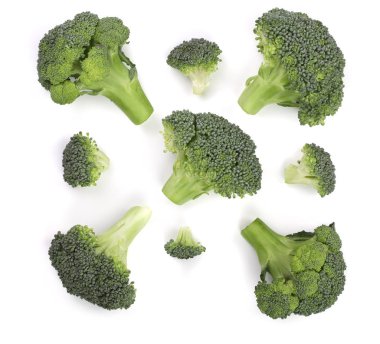 Beyaz arka plan üzerinde izole taze brokoli. Üstten Görünüm. Düz yatıyordu desen