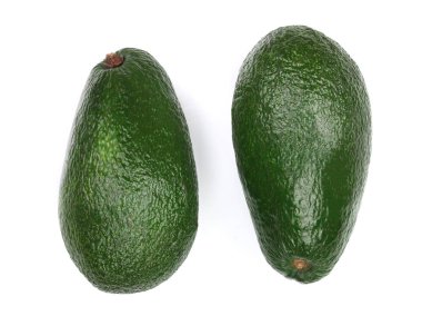 Beyaz arka plan yakın çekim izole bütün avokado. Üstten Görünüm
