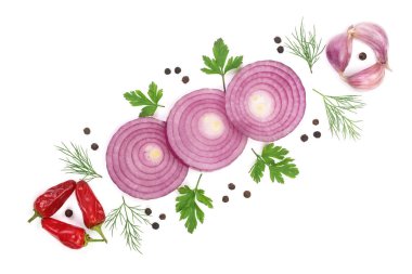 soğan, sarımsak, acı biber maydanoz ve dereotu beyaz arka plan üzerinde izole. Üstten Görünüm. Düz yatıyordu desen