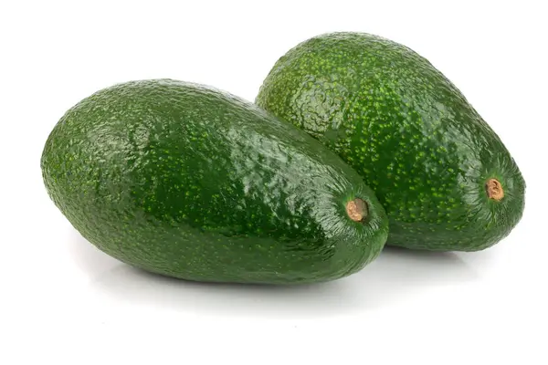 Aguacate entero aislado sobre fondo blanco de cerca — Foto de Stock