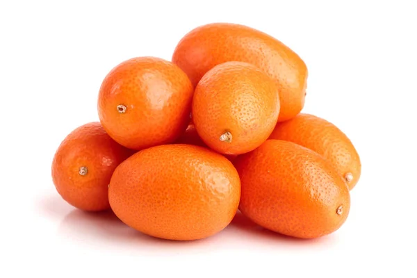 Cumquat of kumquat geïsoleerd op witte achtergrond close-up — Stockfoto