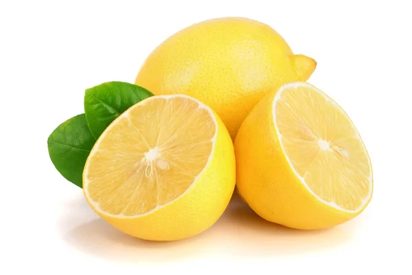 Limón y rebanada con hoja aislada sobre fondo blanco —  Fotos de Stock