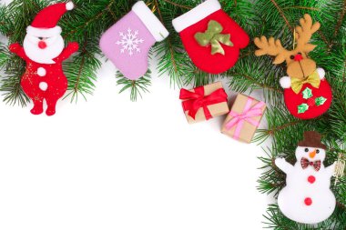 Noel arka plan üzerinde izole beyaz kopya alanı metni ile dekore edilmiştir. Üstten Görünüm.