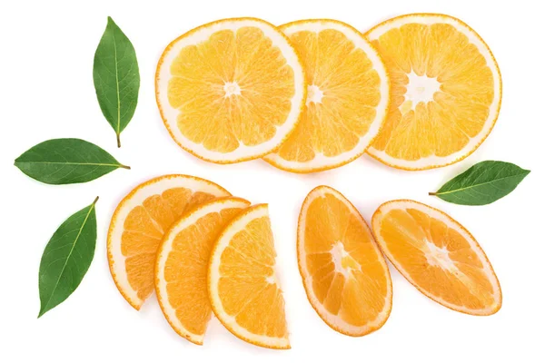 Slices of orange with leaves isolated on white background. Flat lay, top view. Fruit composition — Stock Photo, Image