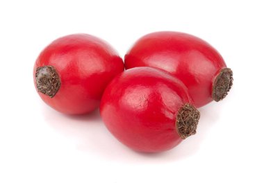 Beyaz arka plan makro'izole kuşburnu berry