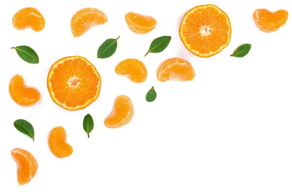 Slices of tangerine with leaves isolated on white background with copy space for your text. Flat lay, top view. — Stock Photo, Image