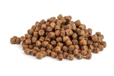 Beyaz arka plan üzerinde izole kediler için Kuru gıda