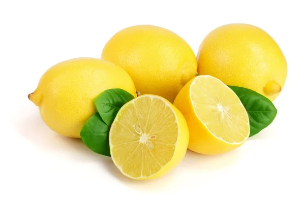 Lemon dan setengah dengan daun terisolasi pada latar belakang putih — Stok Foto