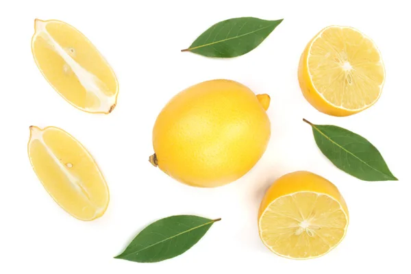 Zitrone und Scheiben mit Blatt isoliert auf weißem Hintergrund. flache Lage, Draufsicht — Stockfoto