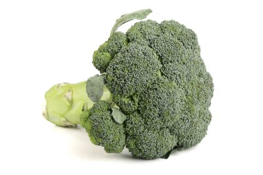 Beyaz arka plan yakın çekim izole taze brokoli