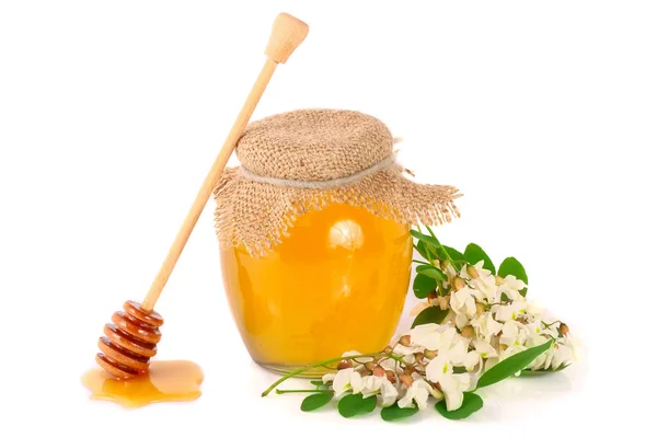 Frasco de mel com flores de acácia isolado sobre fundo branco — Fotografia de Stock