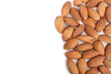 kopya alanı metniniz için beyaz zemin üzerine izole badem. Üstten Görünüm. Düz yatıyordu