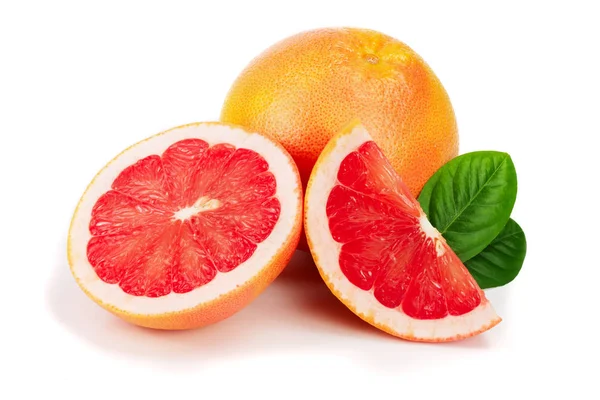 Grapefruit und Hälfte mit Blättern isoliert auf weißem Hintergrund — Stockfoto