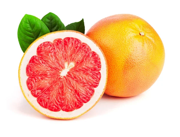 Grapefruit und Hälfte mit Blättern isoliert auf weißem Hintergrund — Stockfoto