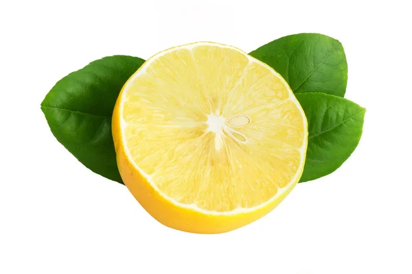 Zitronenhälfte mit Blatt isoliert auf weißem Hintergrund — Stockfoto