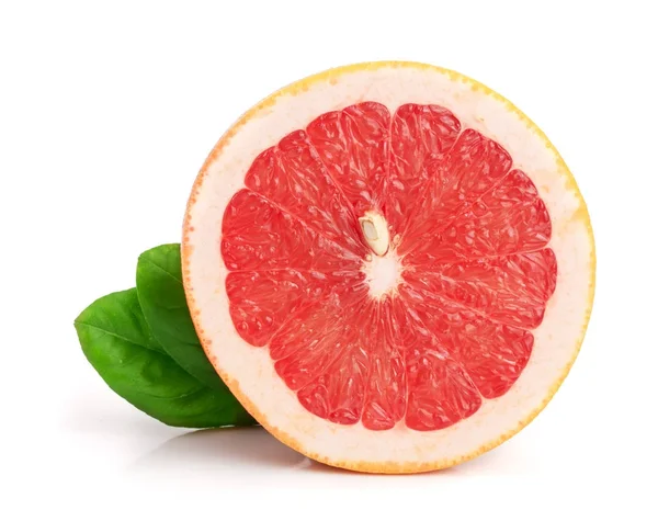 Grapefruit szeletek levél elszigetelt fehér háttér közelről — Stock Fotó