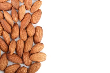 kopya alanı metniniz için beyaz zemin üzerine izole badem. Üstten Görünüm. Düz yatıyordu