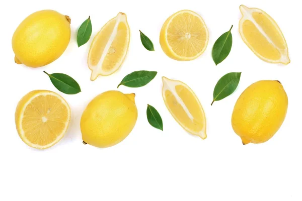 Лимон изолирован на белом фоне с копировальным пространством для текста. Плоский, вид сверху — стоковое фото