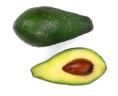 Bütün ve beyaz arka plan yakın çekim izole yarım avokado. Üstten Görünüm. Düz yatıyordu desen