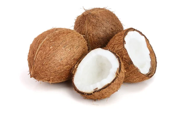 Hela kokos och hälften isolerade på vit bakgrund — Stockfoto