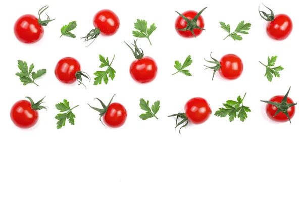 Wiśniowe pomidory małe z pietruszka liści na białym tle na białym tle z miejsca kopiowania tekstu. Widok z góry. Leżał z płaskim — Zdjęcie stockowe
