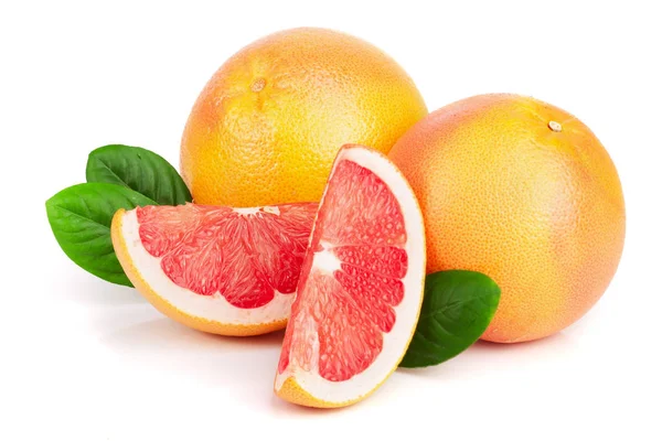 Grapefruit és szeleteket elhagyja a elszigetelt fehér háttér — Stock Fotó