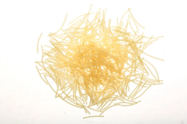 Pasta vermicelli isoliert auf weißem Hintergrund. Ansicht von oben. flache Lage — Stockfoto