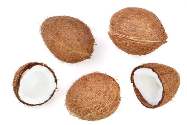 Весь кокос с наполовину изолированным на белом фоне. Плоский лежал. Вид сверху — стоковое фото