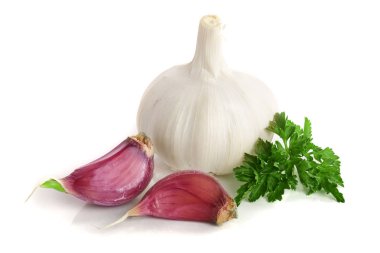 sarımsak beyaz arka plan üzerinde izole maydanoz yaprağı