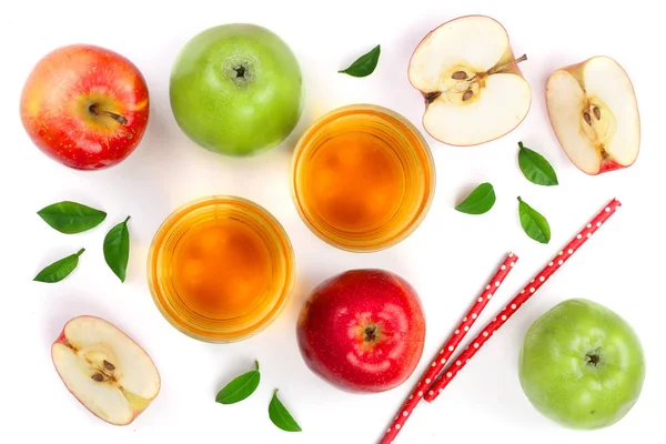 Apple juice és a levelek elszigetelt fehér háttér felülnézet. Lapos laikus mintát — Stock Fotó