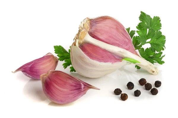 Garlic with parsley leaf and peppercorn isolated on white background — Stock Photo, Image