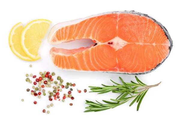 Potongan salmon ikan merah dengan lemon, rosemary dan merica diisolasi pada latar belakang putih. Pemandangan bagus. Letak rata — Stok Foto