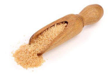 ahşap Kepçe beyaz arka plan üzerinde izole kahverengi şeker