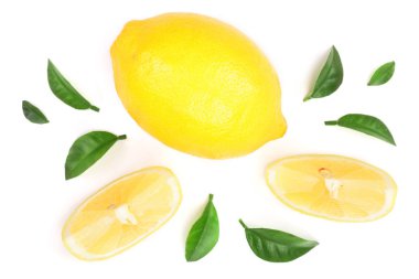 limon ve beyaz arka plan üzerinde izole yaprak dilimlerle. Düz yatıyordu, en iyi görünümü