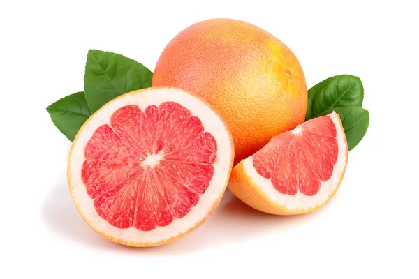 Grapefruit und Scheibe mit Blättern isoliert auf weißem Hintergrund — Stockfoto
