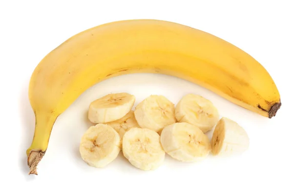 Banane in Scheiben geschnitten isoliert auf weißem Hintergrund. Ansicht von oben. flache Lage — Stockfoto