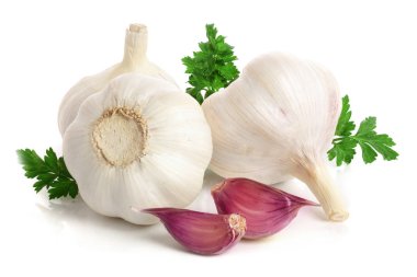 sarımsak beyaz arka plan üzerinde izole maydanoz yaprağı