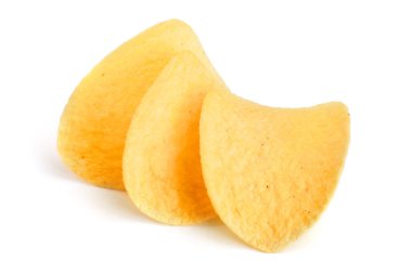 Beyaz arka plan yakın çekim üzerinde üç patates cipsi