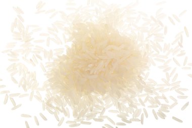 Beyaz arka planda izole edilmiş pirinç taneleri. Üst Manzara. Düz yatıyordu