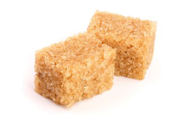 kahverengi şeker küpleri beyaz arkaplanda izole