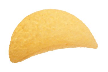 Beyaz arka plan yakın çekim tek patates çipi