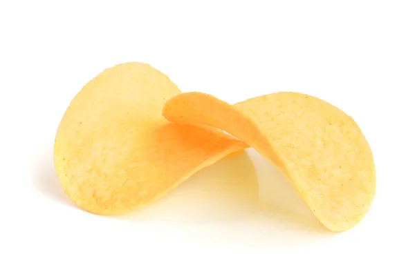 Zwei Kartoffelchips auf weißem Hintergrund Nahaufnahme — Stockfoto