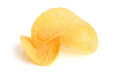 Beyaz arka plan yakın çekim üzerinde üç patates cipsi