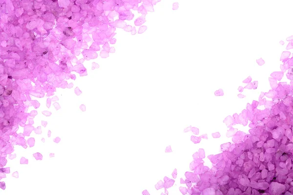 Фиолетовая морская соль изолирована на белом фоне, лаванда с копировальным пространством для текста. Вид сверху. Плоский лежал — стоковое фото