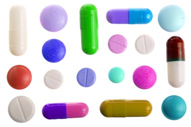 Beyaz arka plan üzerinde izole çok renkli hap kapsül. Üstten Görünüm. Düz yatıyordu. Küme veya koleksiyonu