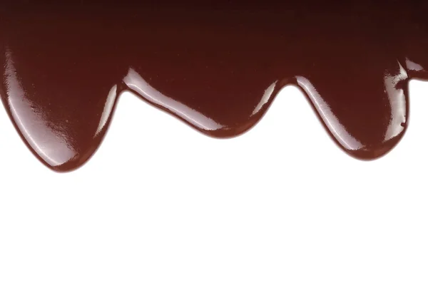 녹 인된 초콜릿 떨어지는 흰색 배경에 고립 — 스톡 사진