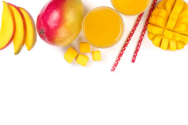 Χυμός μάνγκο και φρούτα που απομονώνονται σε λευκό φόντο με αντίγραφο χώρου για το κείμενό σας. Το Top view. Επίπεδη θέσει — Φωτογραφία Αρχείου