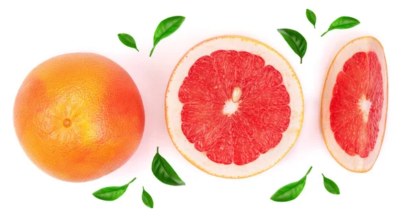 Grapefruit und Scheiben mit grünen Blättern auf weißem Hintergrund. Ansicht von oben. Set oder Kollektion — Stockfoto