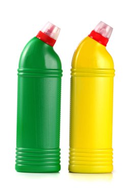 Beyaz arka plan üzerinde izole tuvalet temizleyici ile şişe